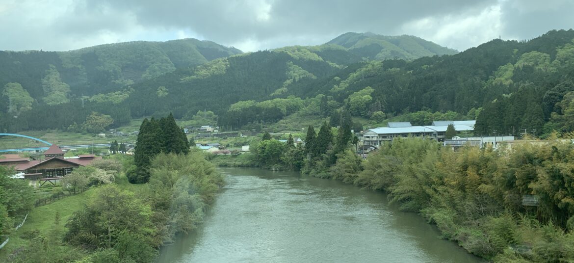列車から見た由良川